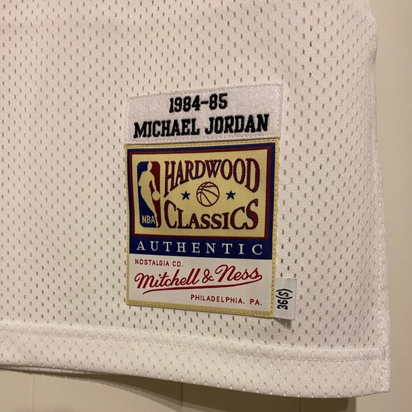 Jordan Bulls Jersey - Picture 3 of 5